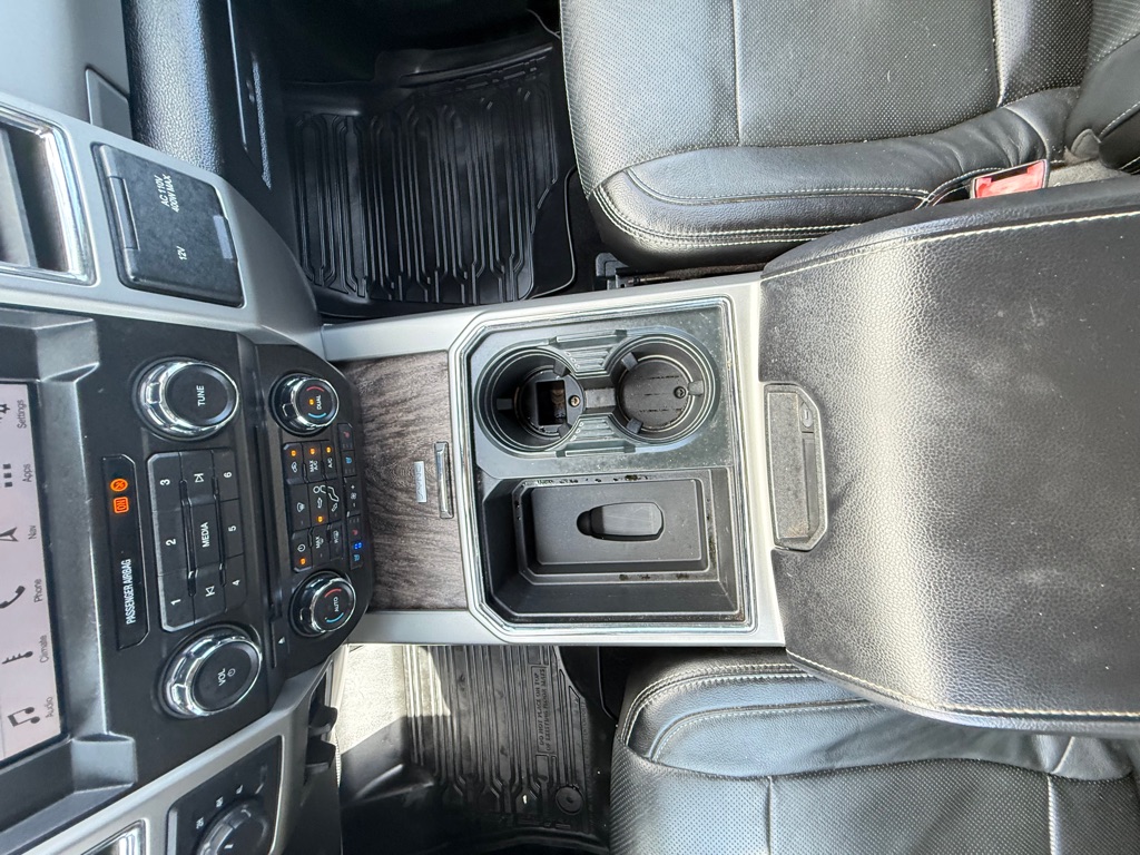Photo 24 of this FORD F-250 SUPER DUT