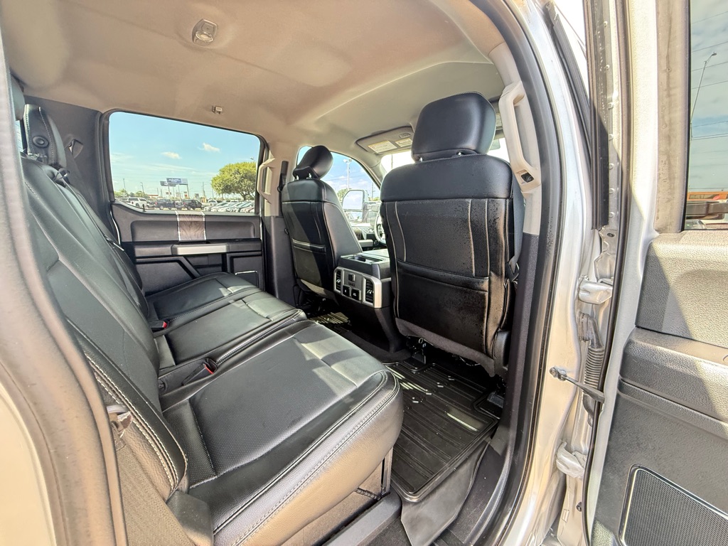Photo 17 of this FORD F-250 SUPER DUT