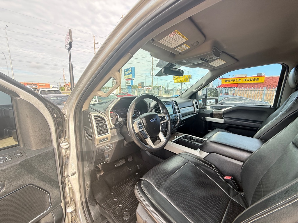 Photo 13 of this FORD F-250 SUPER DUT