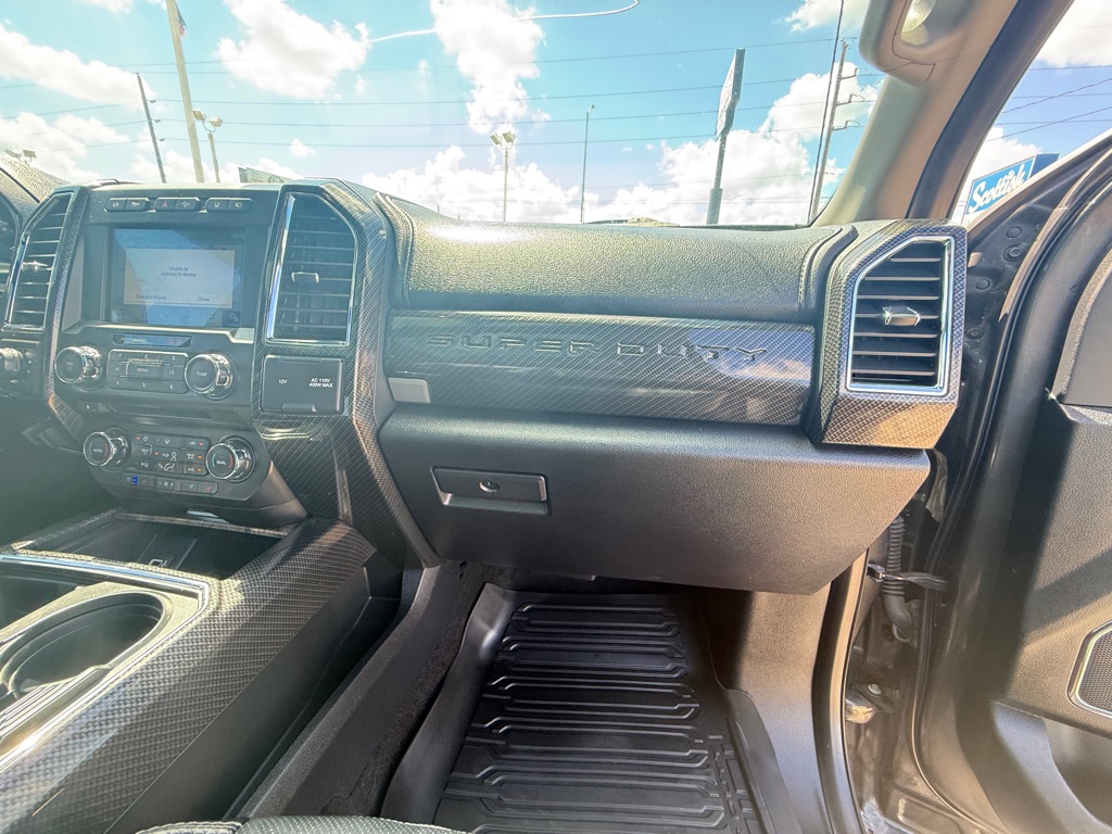Photo 21 of this FORD F-250 SUPER DUT