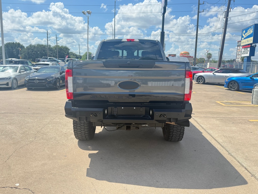 Photo 6 of this FORD F-250 SUPER DUT