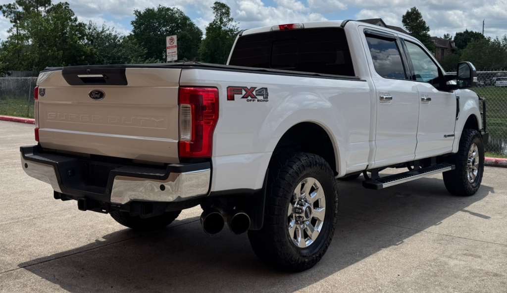 Photo 4 of this FORD F-250 SUPER DUT