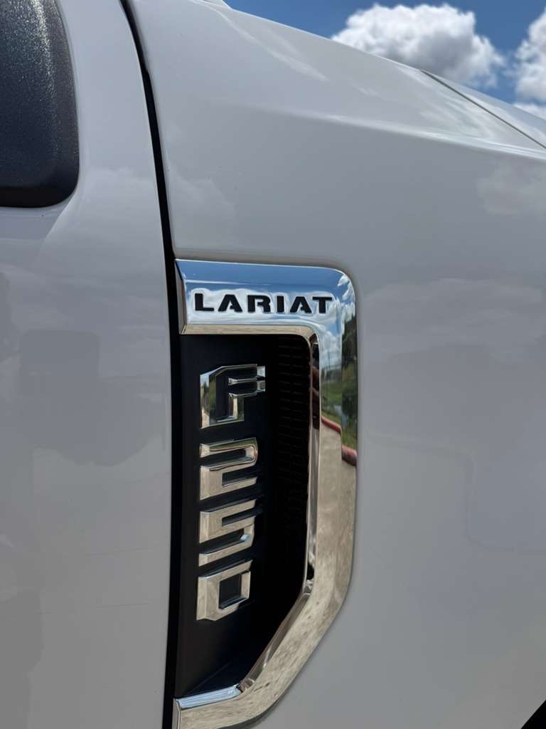 Photo 10 of this FORD F-250 SUPER DUT