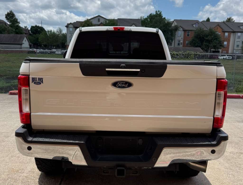 Photo 6 of this FORD F-250 SUPER DUT