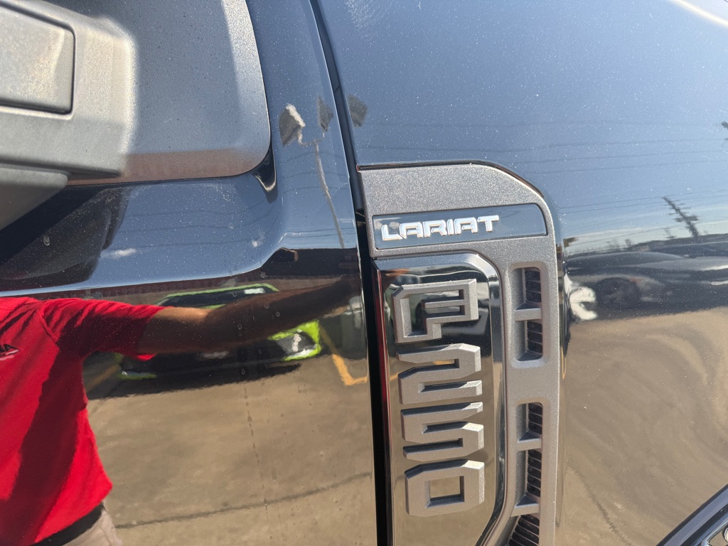 Photo 14 of this FORD F-250 SUPER DUT