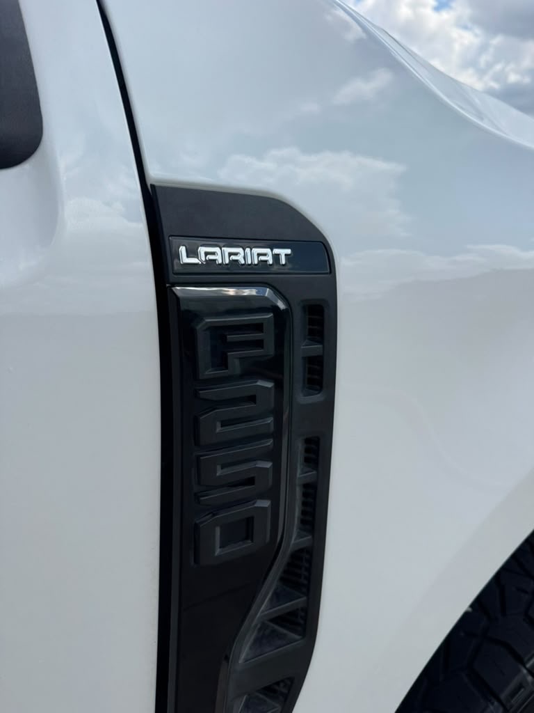 Photo 10 of this FORD F-250 SUPER DUT