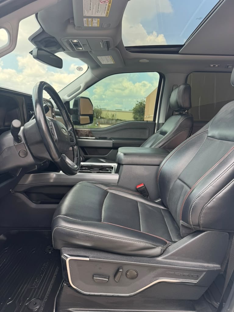 Photo 13 of this FORD F-250 SUPER DUT