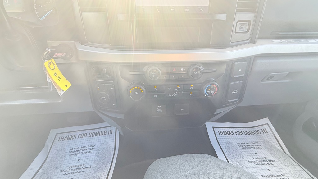 Photo 24 of this FORD F-250 SUPER DUT