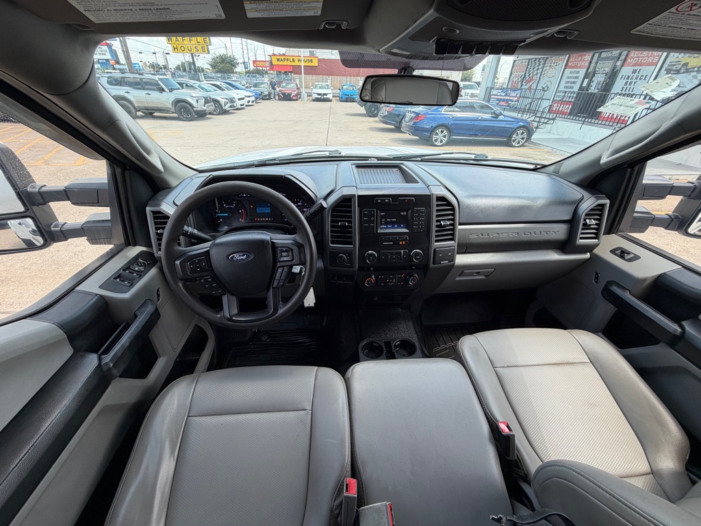 Photo 17 of this FORD F-450 SUPER DUT