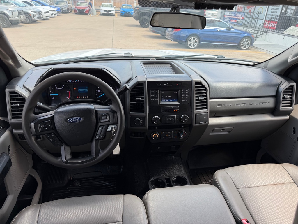 Photo 18 of this FORD F-450 SUPER DUT
