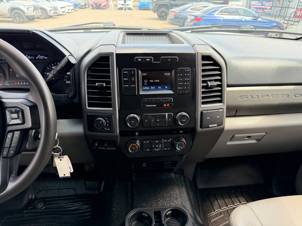 Photo 19 of this FORD F-450 SUPER DUT