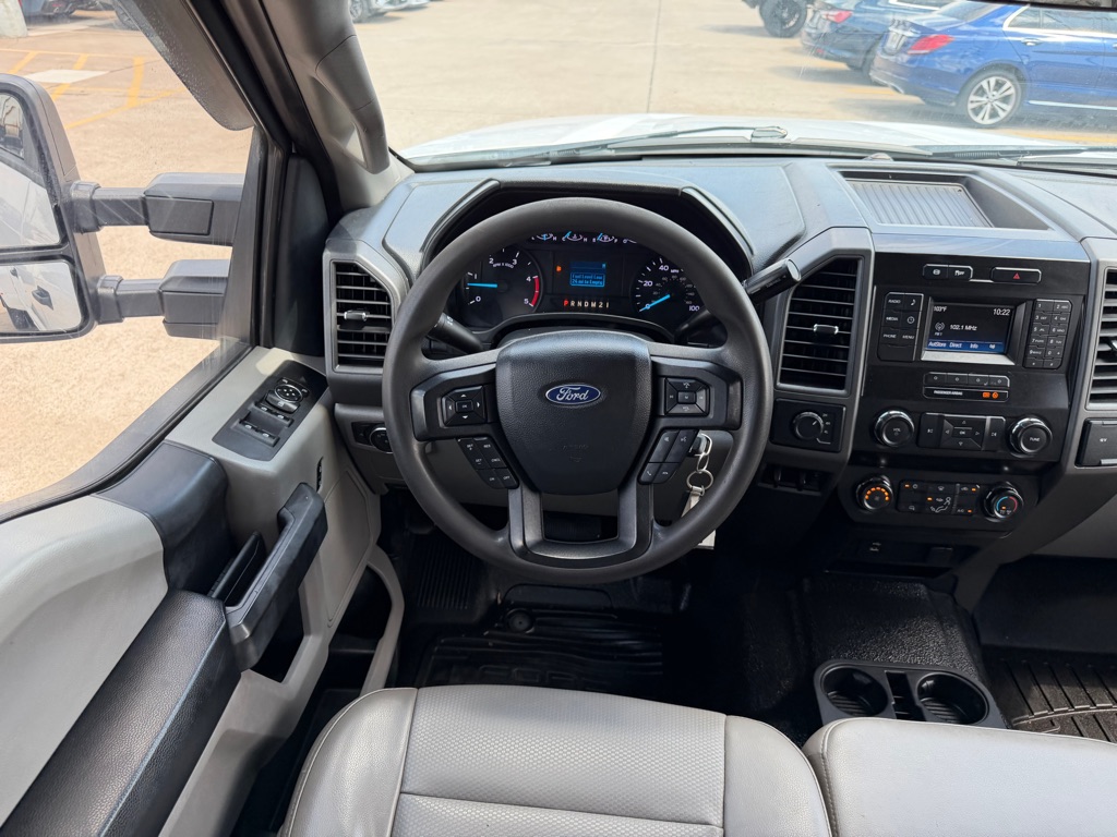 Photo 22 of this FORD F-450 SUPER DUT