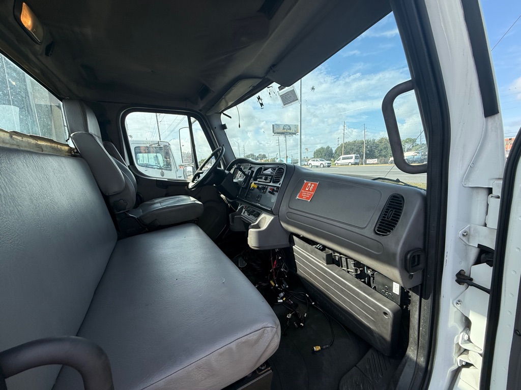 Photo 8 of this FREIGHTLINER TOW