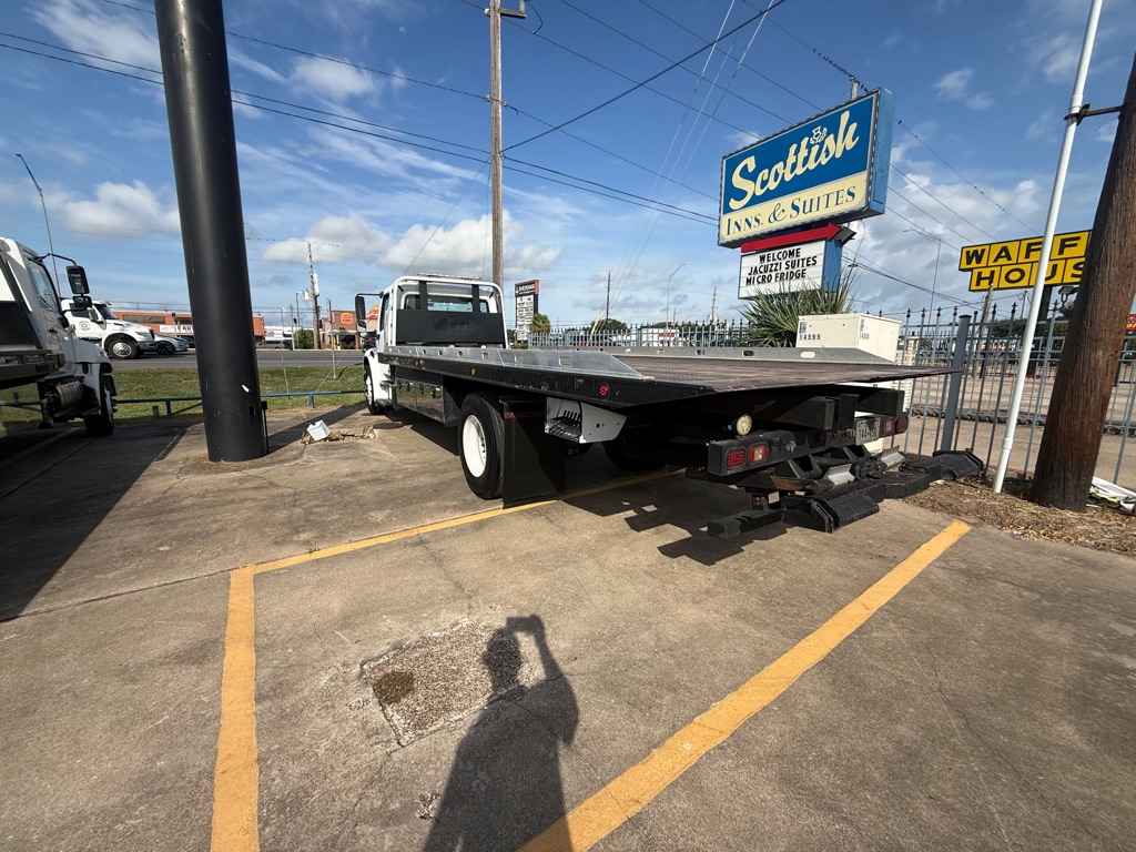 Photo 5 of this FREIGHTLINER TOW