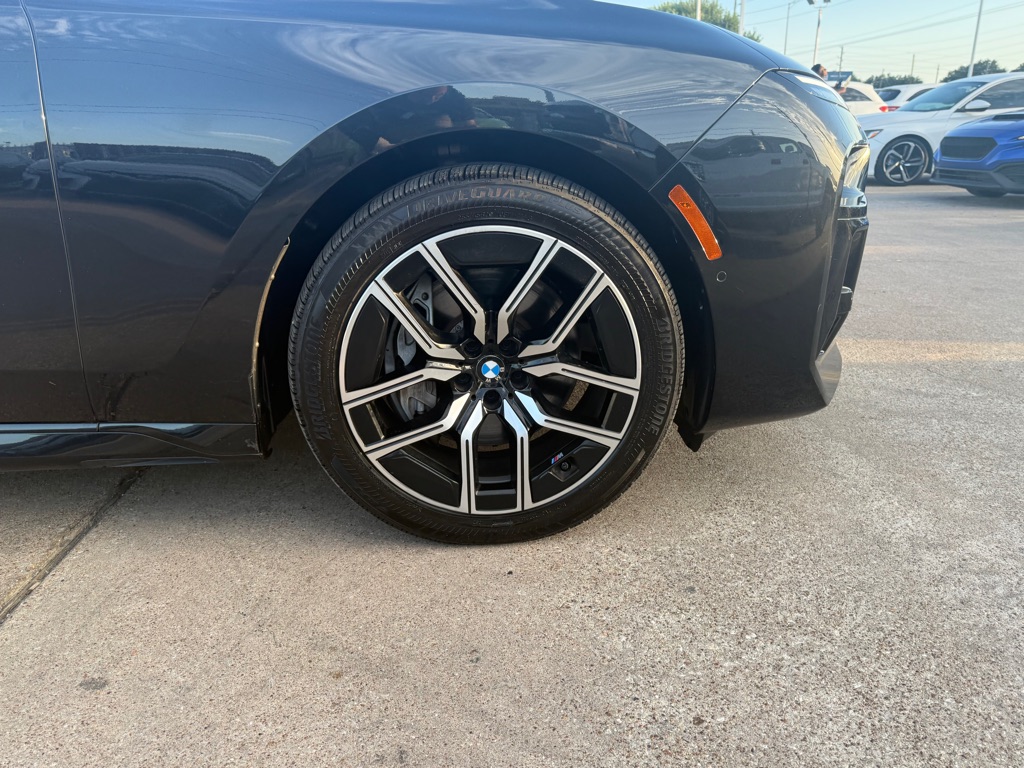 Photo 9 of this BMW 7 SERIES