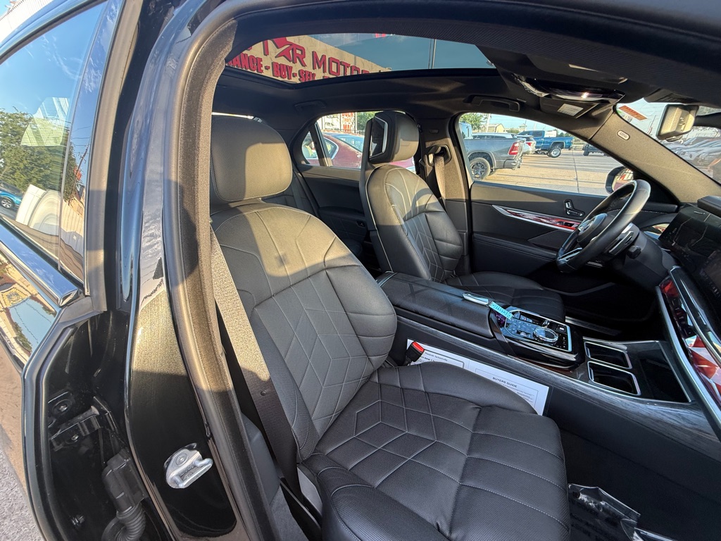 Photo 28 of this BMW 7 SERIES