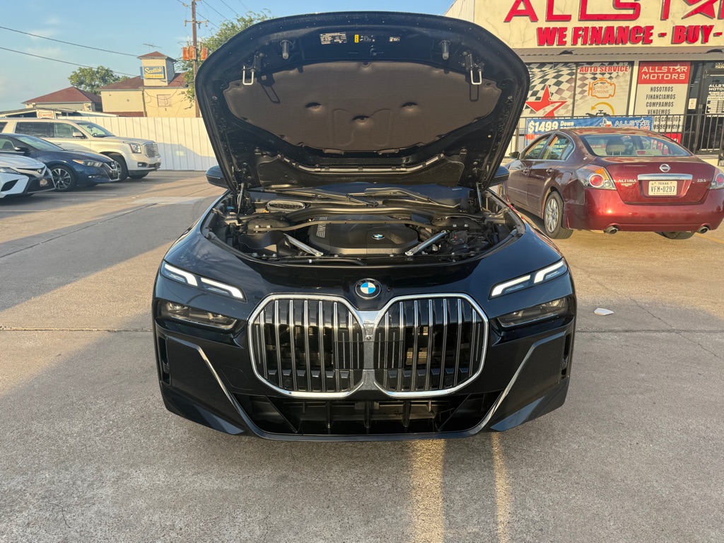 Photo 11 of this BMW 7 SERIES