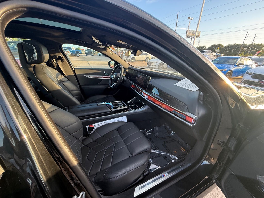 Photo 27 of this BMW 7 SERIES