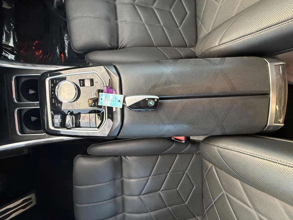 Photo 24 of this BMW 7 SERIES