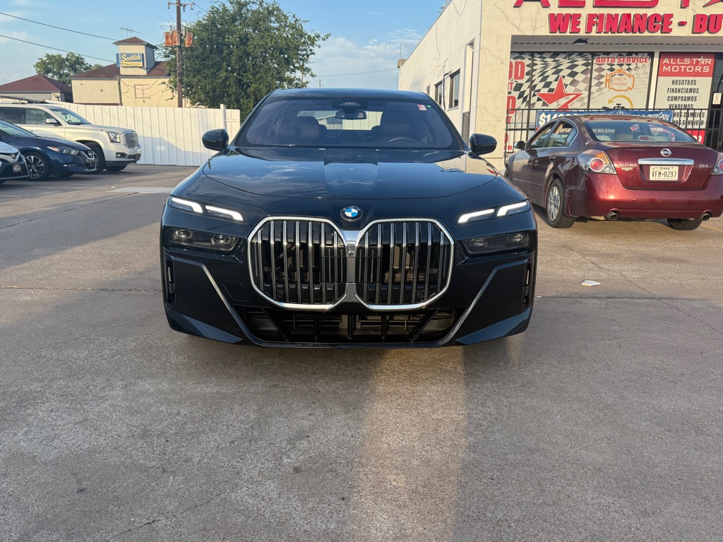Photo 2 of this BMW 7 SERIES
