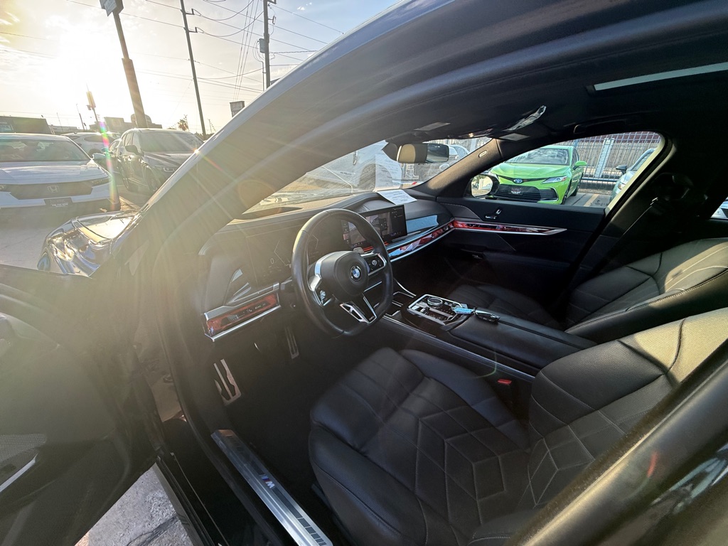 Photo 14 of this BMW 7 SERIES