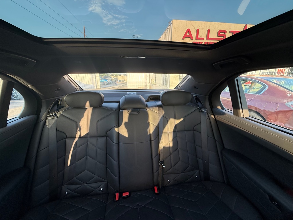 Photo 29 of this BMW 7 SERIES