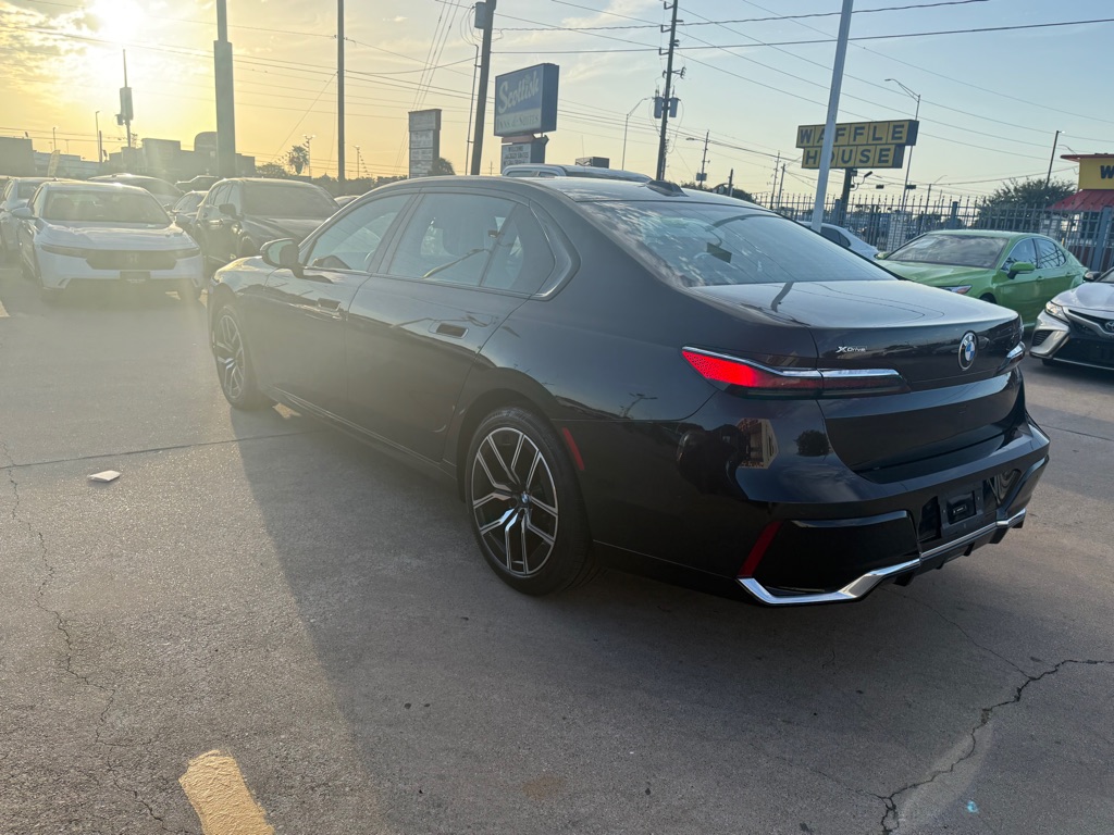 Photo 5 of this BMW 7 SERIES