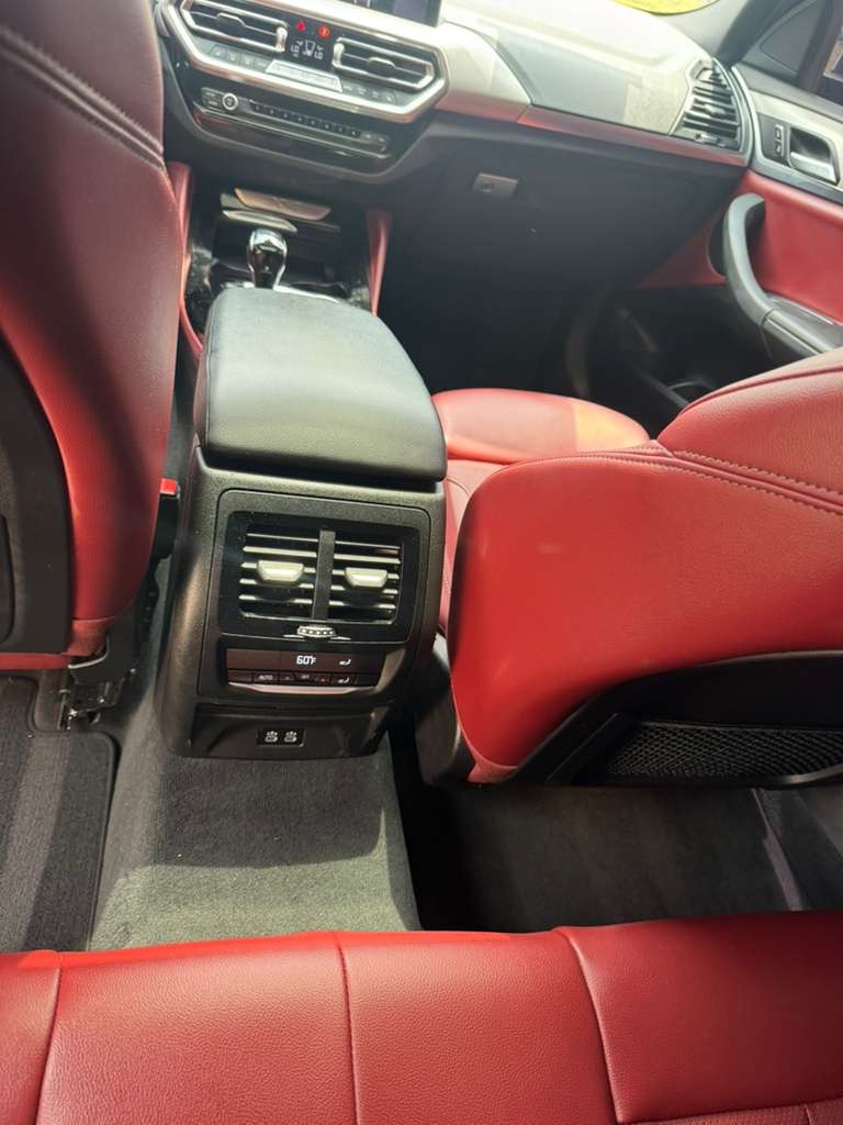 Photo 18 of this BMW X4
