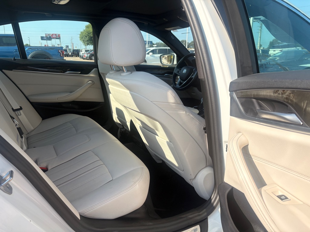 Photo 11 of this BMW 5 SERIES