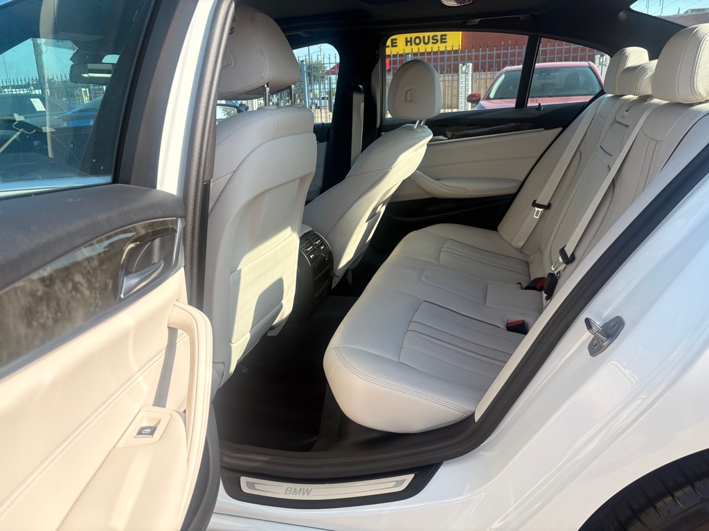 Photo 10 of this BMW 5 SERIES