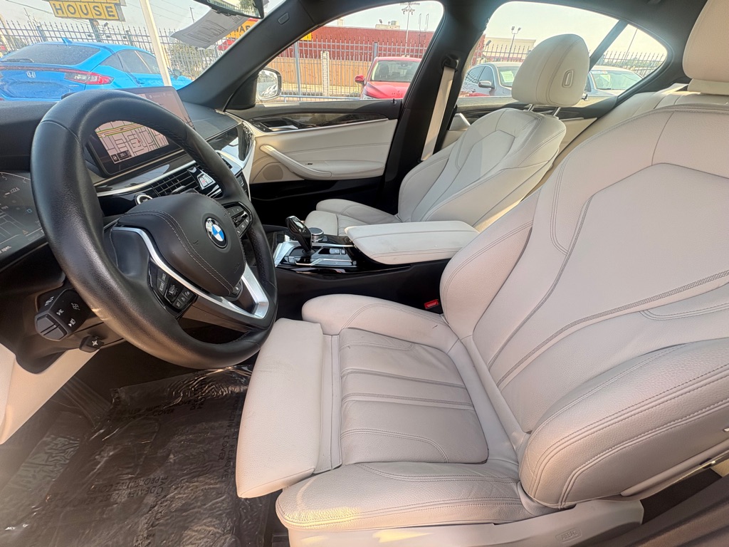 Photo 13 of this BMW 5 SERIES