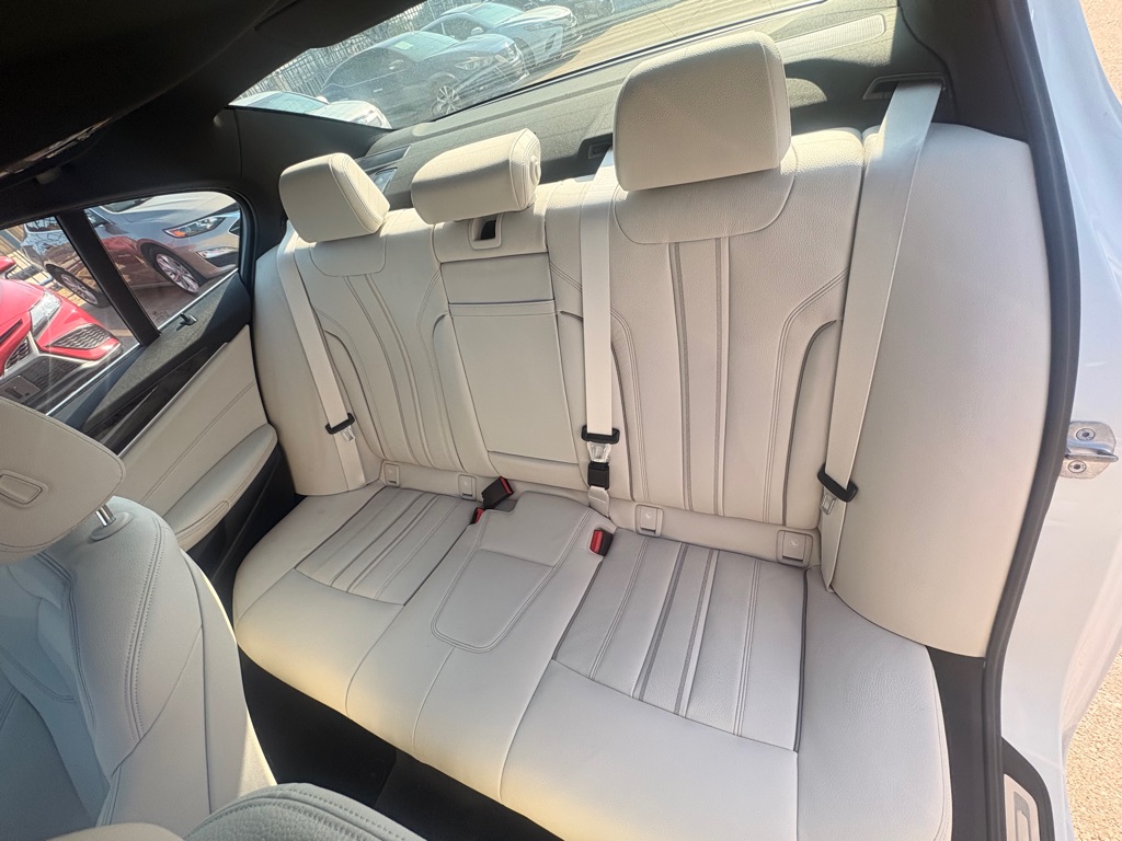Photo 18 of this BMW 5 SERIES