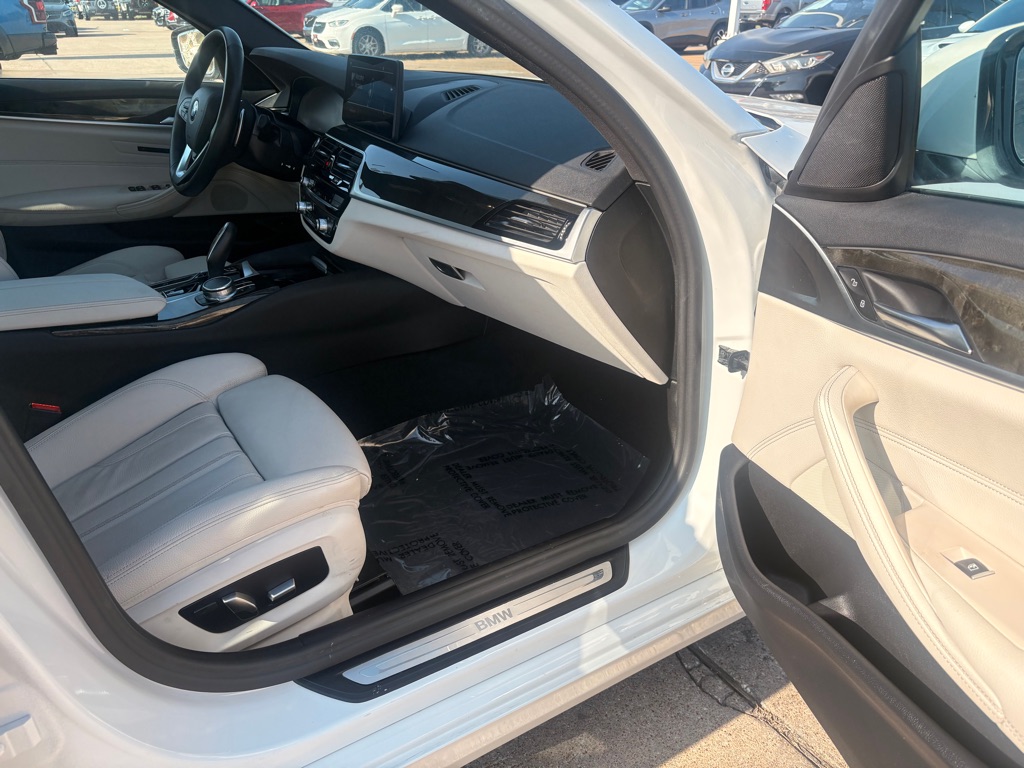 Photo 12 of this BMW 5 SERIES