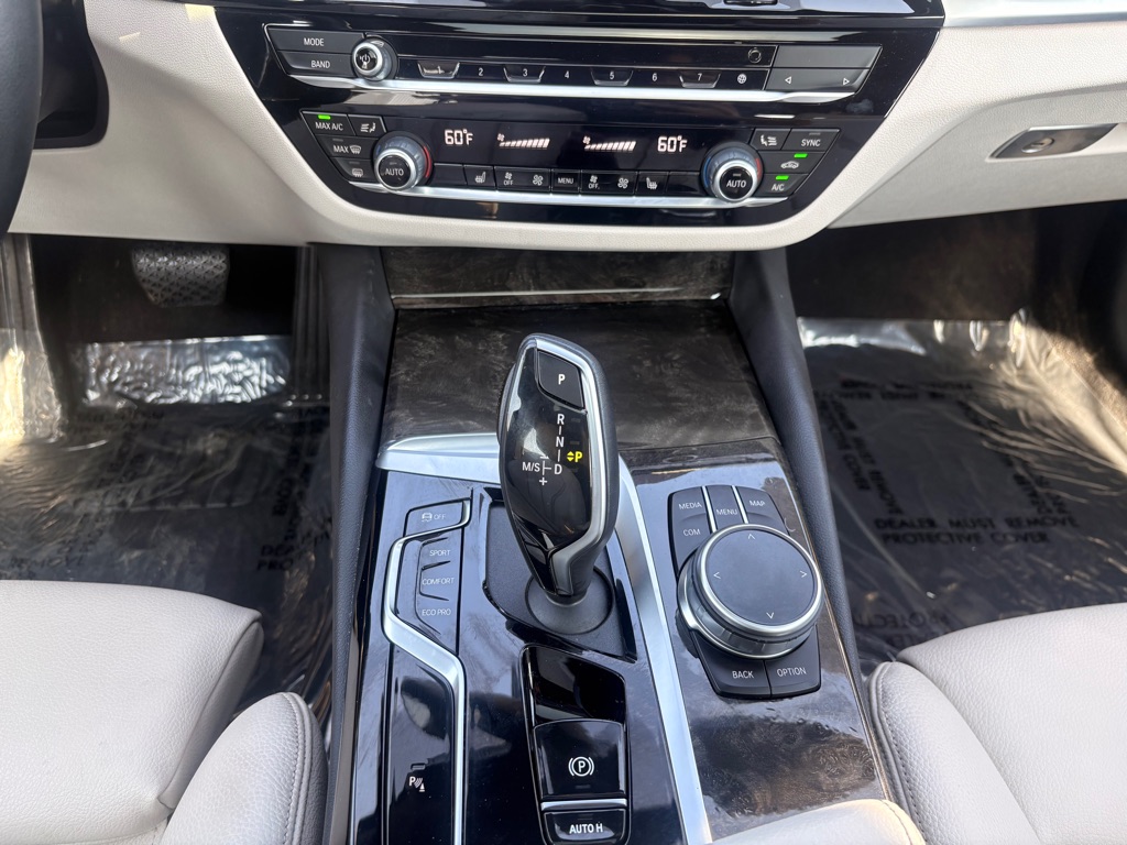 Photo 17 of this BMW 5 SERIES