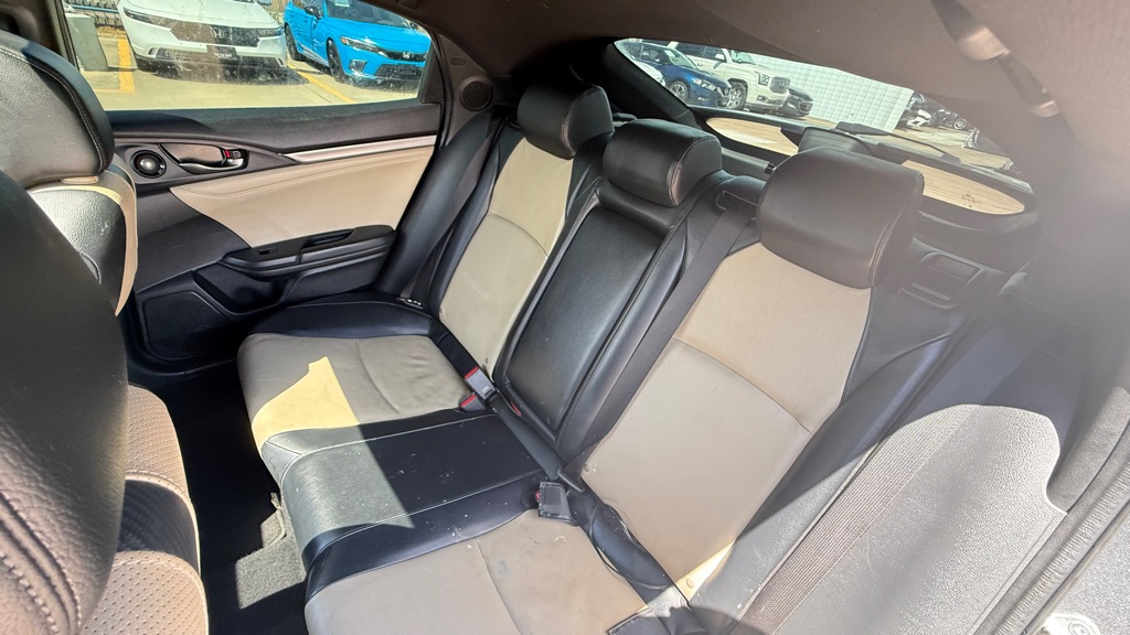 Photo 17 of this HONDA CIVIC