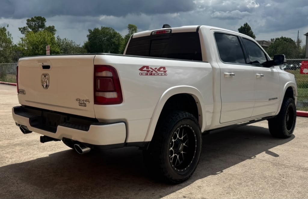 Photo 4 of this RAM 1500