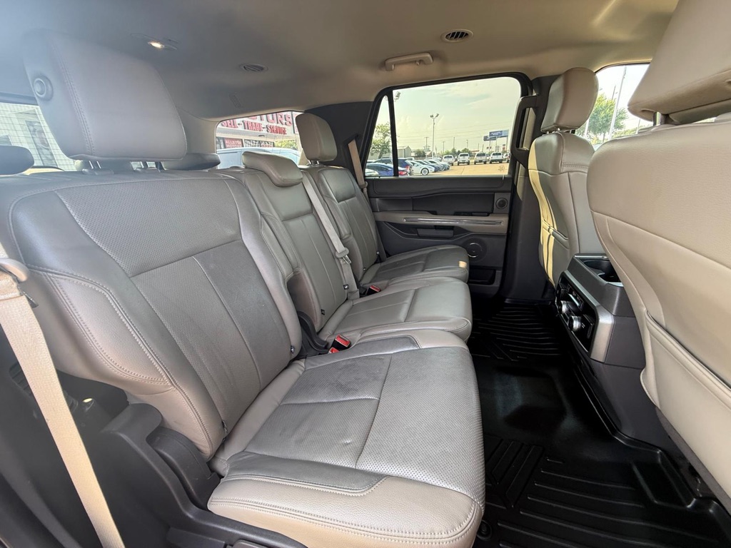 Photo 18 of this FORD EXPEDITION