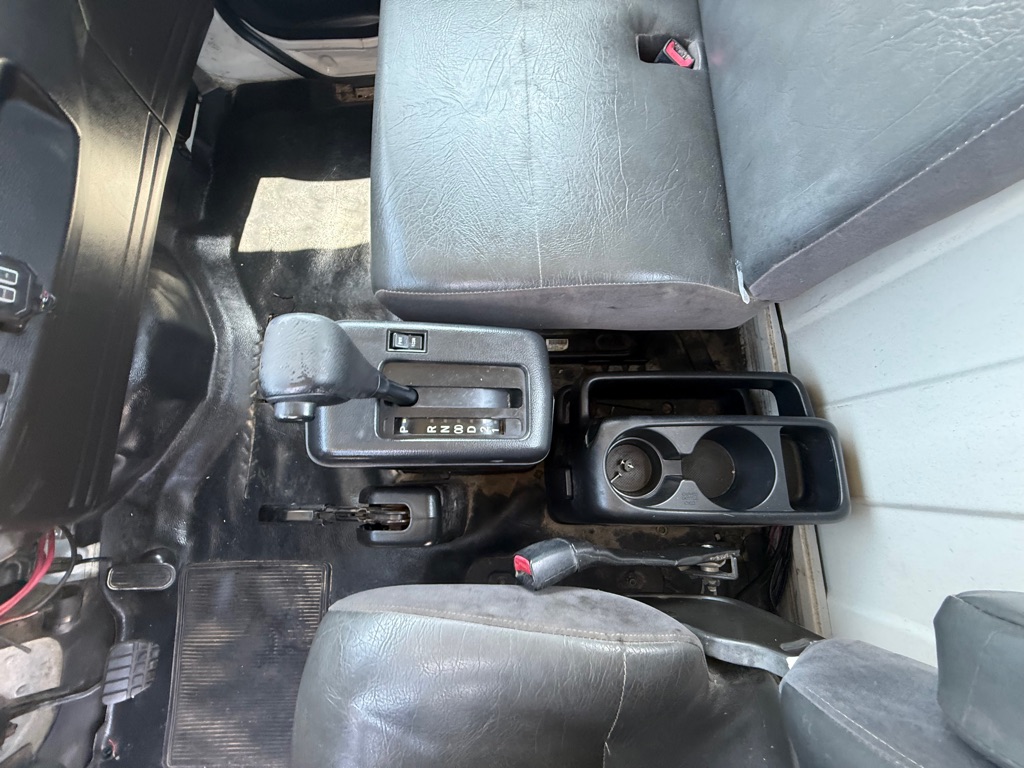 Photo 18 of this HINO 258/268
