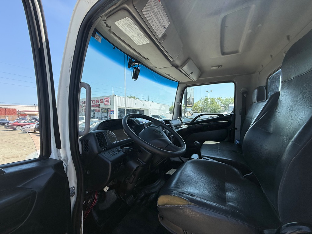 Photo 16 of this HINO 258/268