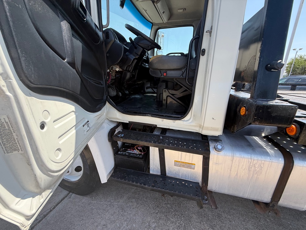Photo 17 of this HINO 258/268
