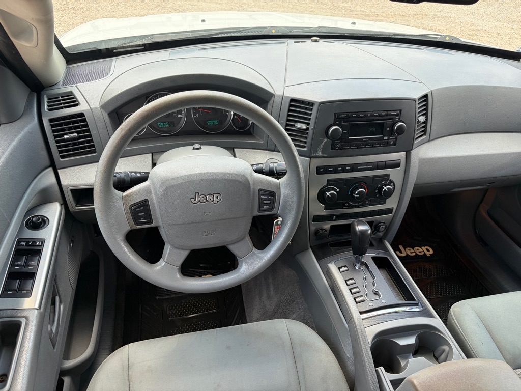 Photo 7 of this JEEP GRAND CHEROKEE