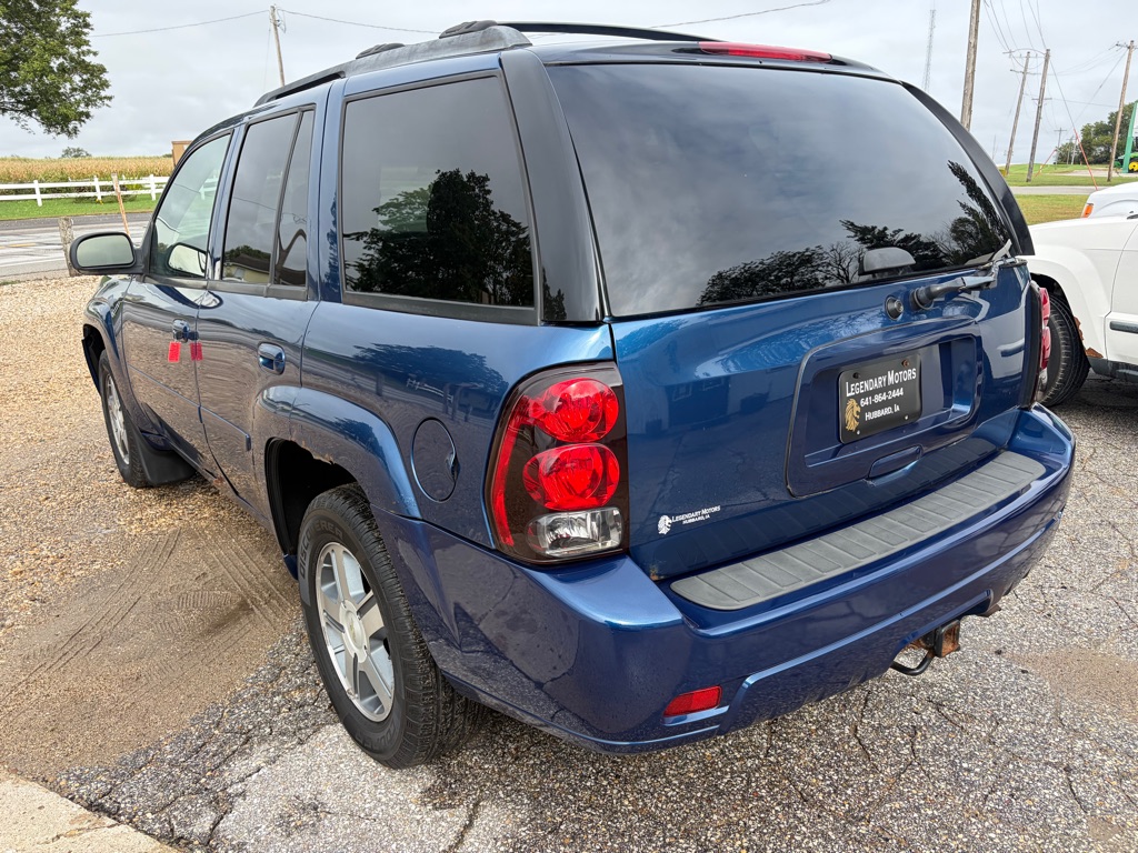 Photo 2 of this CHEVROLET TRAILBLAZER