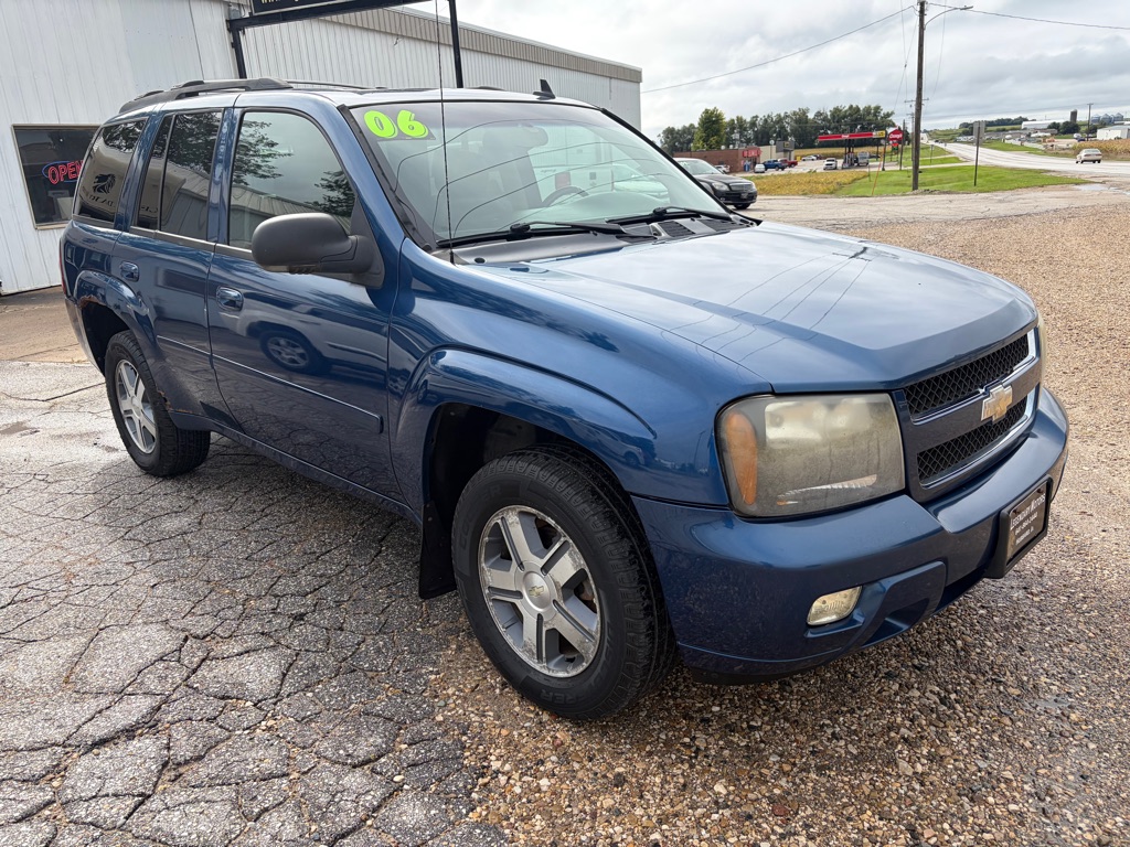 Photo 4 of this CHEVROLET TRAILBLAZER