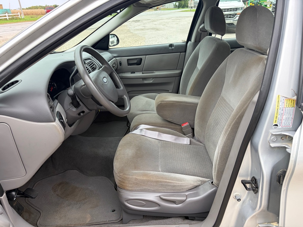 Photo 5 of this FORD TAURUS