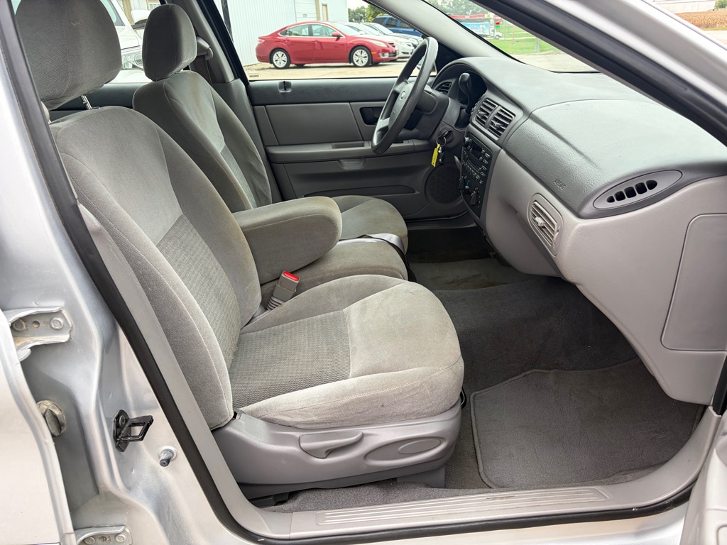 Photo 9 of this FORD TAURUS