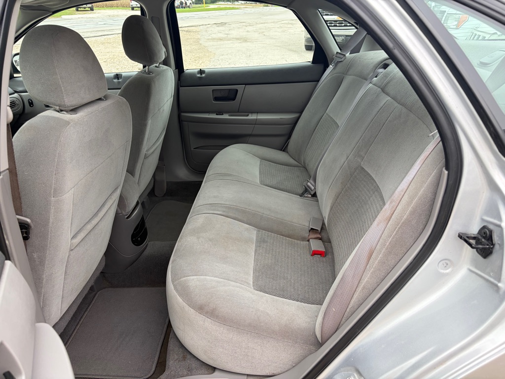 Photo 6 of this FORD TAURUS