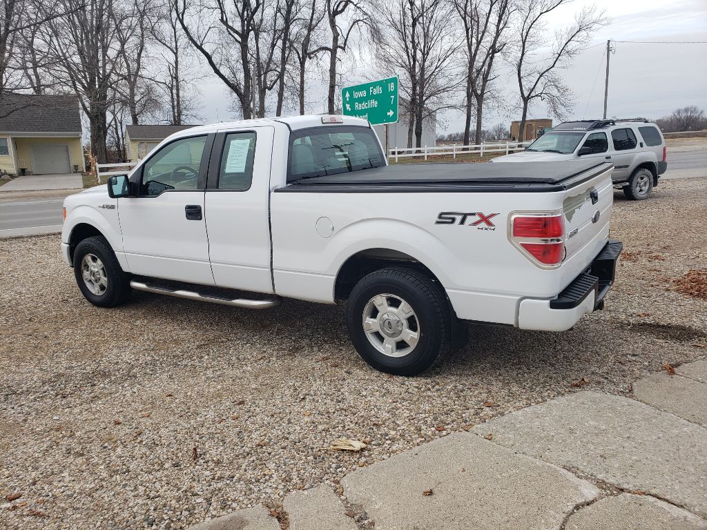 Photo 2 of this FORD F150