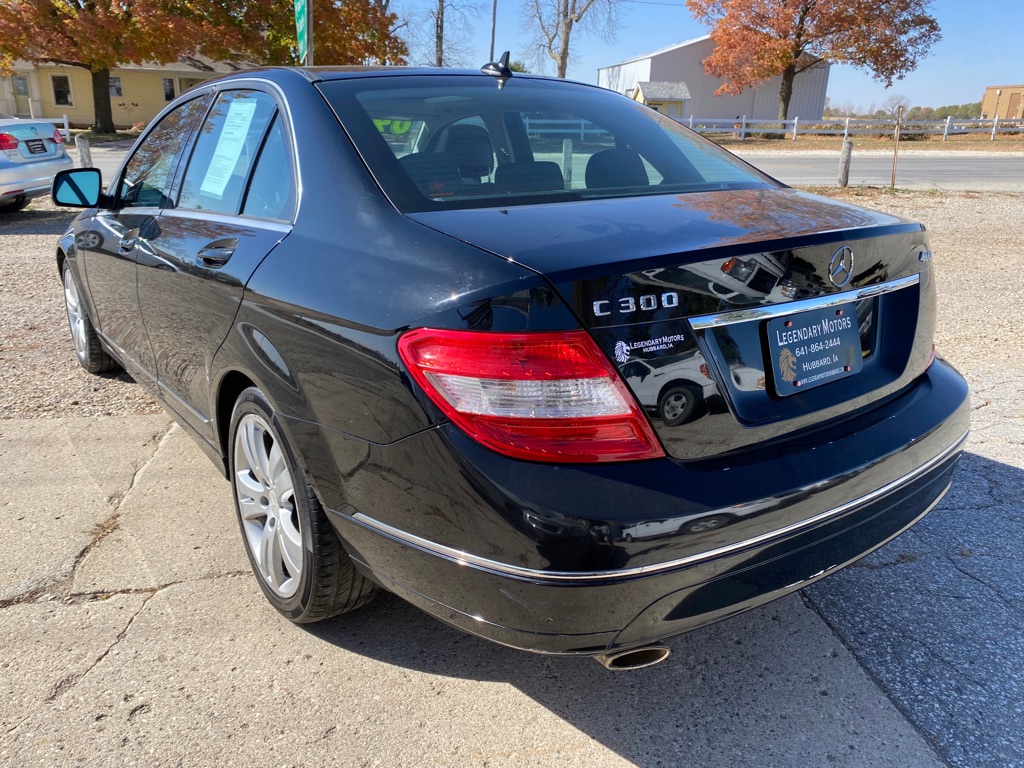 Photo 2 of this MERCEDES-BENZ C-CLASS