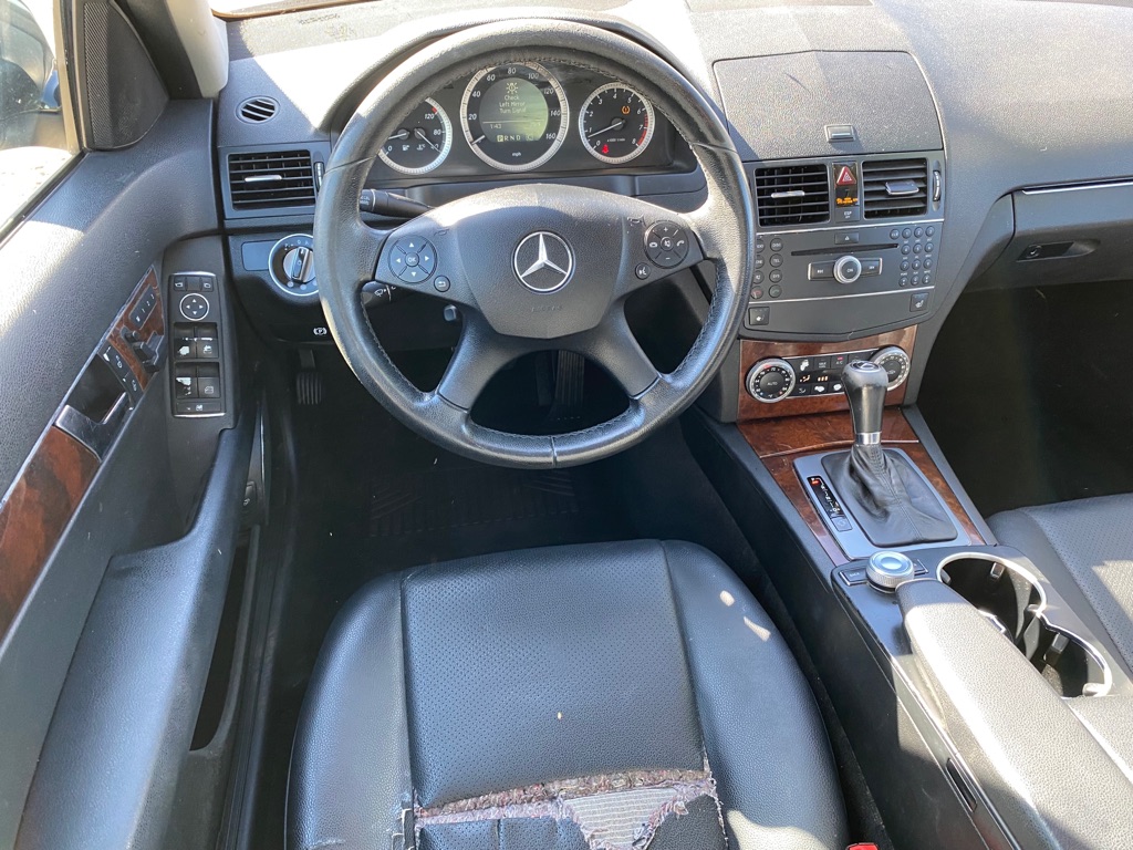 Photo 7 of this MERCEDES-BENZ C-CLASS