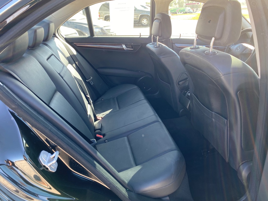 Photo 9 of this MERCEDES-BENZ C-CLASS
